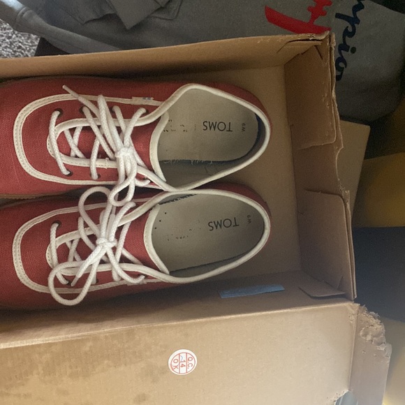 Toms - Picture 5 of 5